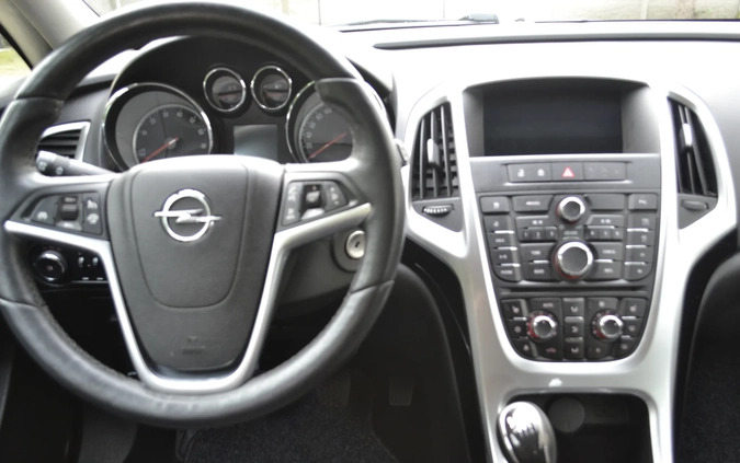 Opel Astra cena 32900 przebieg: 135000, rok produkcji 2014 z Radom małe 704